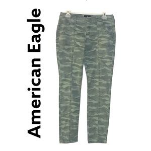 American Eagle camouflaged skinny pants size 4